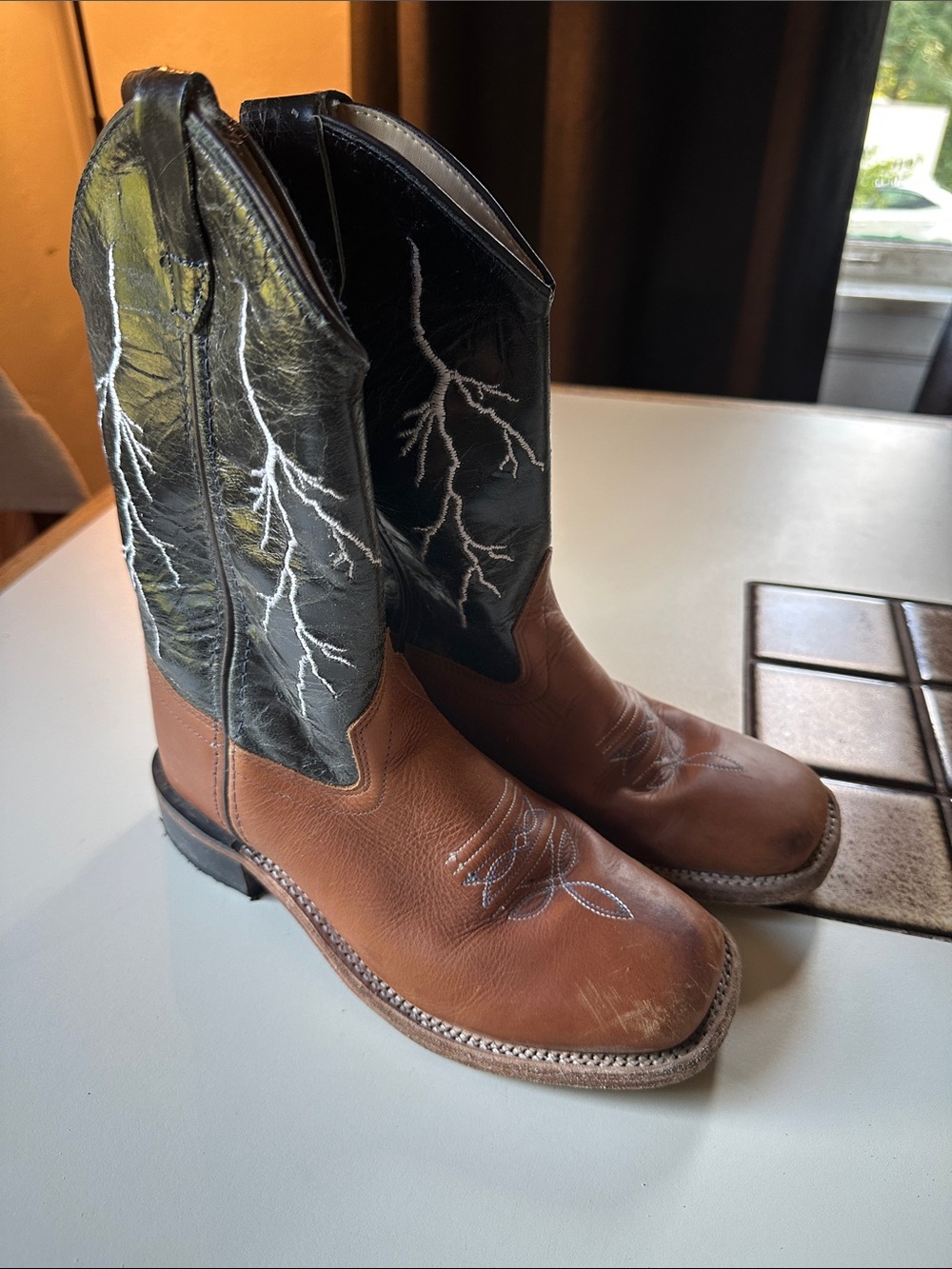Kids Two-Tone Brown and Black Western Embroidered Boots size 3 little kids
